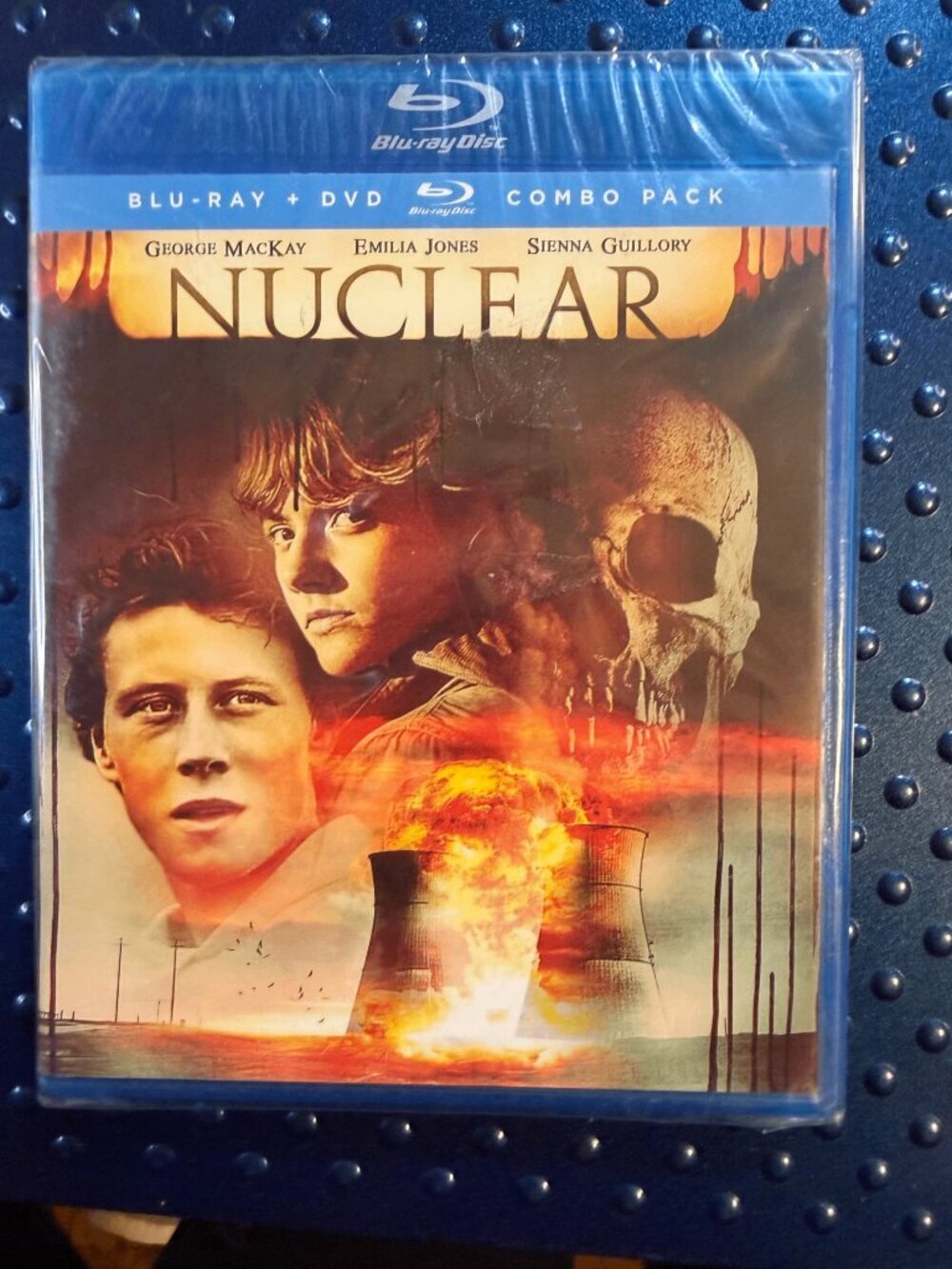 Nuclear Blu-ray DVD Combo 2019 George MacKay Emilia Jones Brand New Sealed